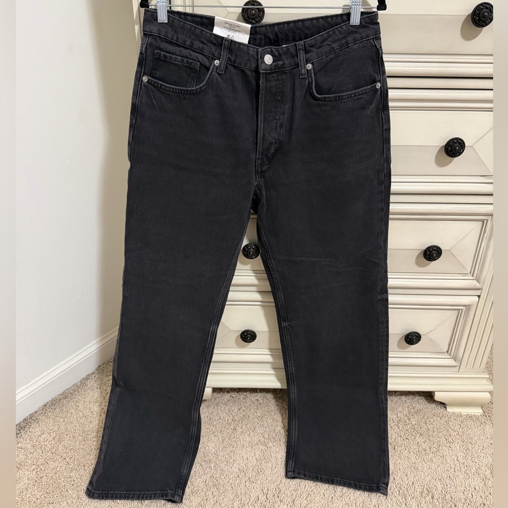 NWT H&M Relaxed Straight Regular Fit Mid-Rise Jean